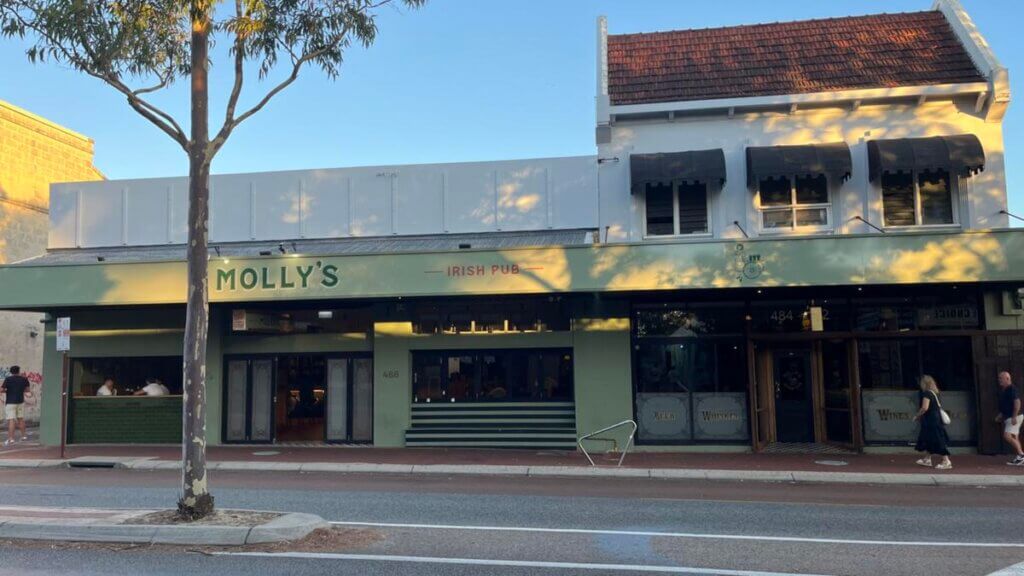 Molly's Irish Pub beer tap venue